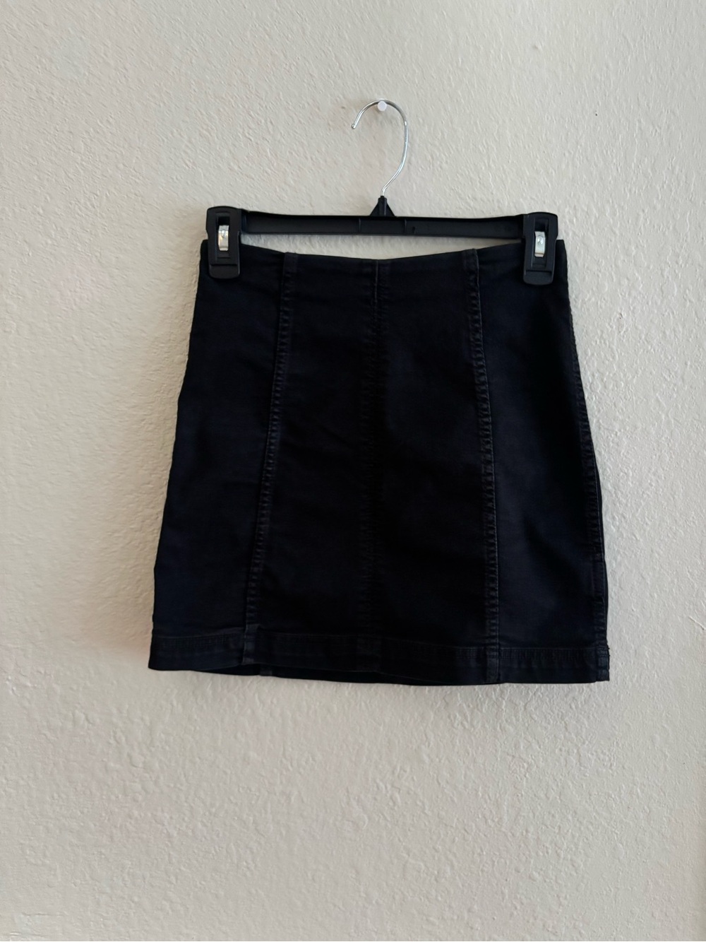 Free People Black Women's Mini Skirt - Classic Straight Silhouette- Size 0